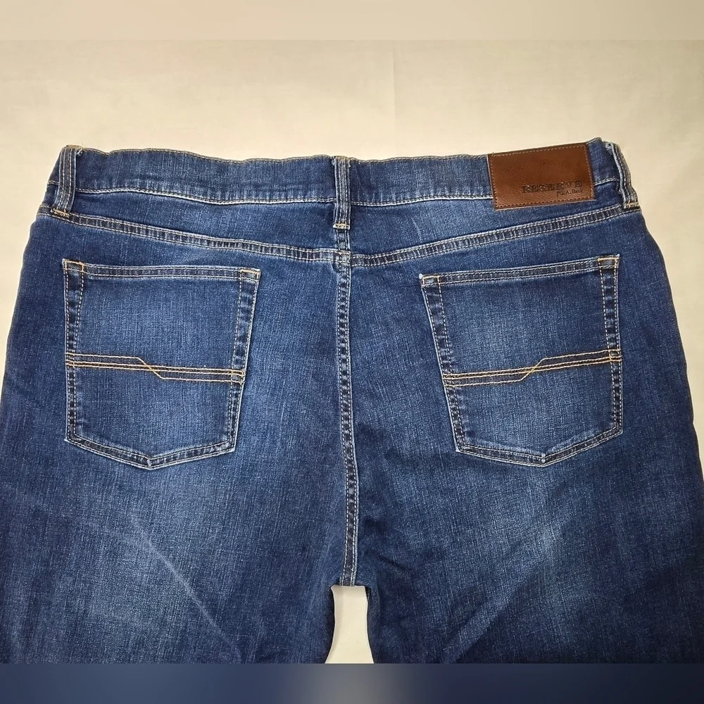 Jos.A.Bank Reserve Relaxed Fit Midwash Denim Straight Leg Men's Jeans 38x26